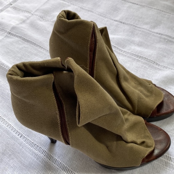 Dolce Vita canvas peep toe stilettos. * - Picture 11 of 13